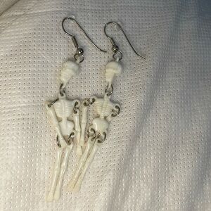 Womens Halloween 🎃 Skeleton 💀 Dangle Earrings in White